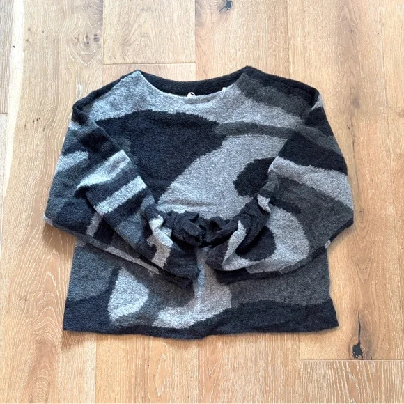 NWOT Margaret O'Leary Black & Gray Sweater, with Gathered Sleeves, Size XS